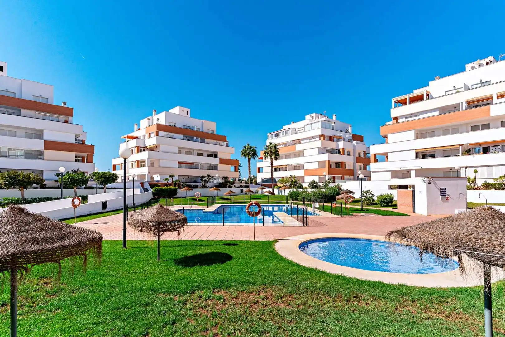Vista exterior de Planta baja en venta en Roquetas de Mar con Aire acondicionado, Calefacción y Jardín privado