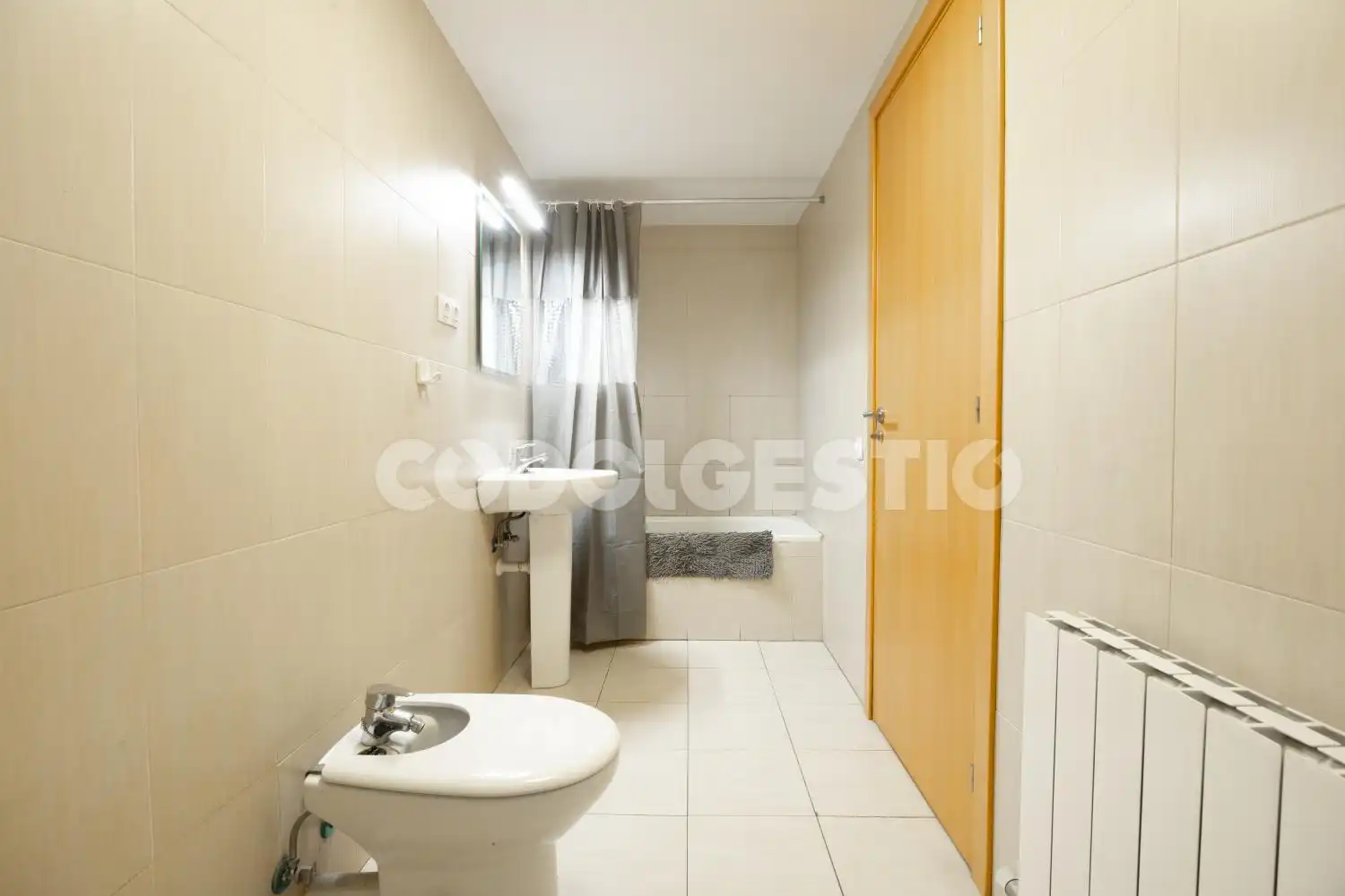 Bathroom of Flat for sale in Torelló  with Balcony