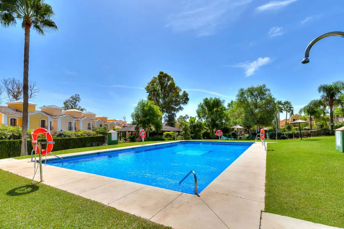 Schwimmbecken von Haus oder Chalet zum Verkauf in Marbella mit Terrasse und Gemeinschaftspool