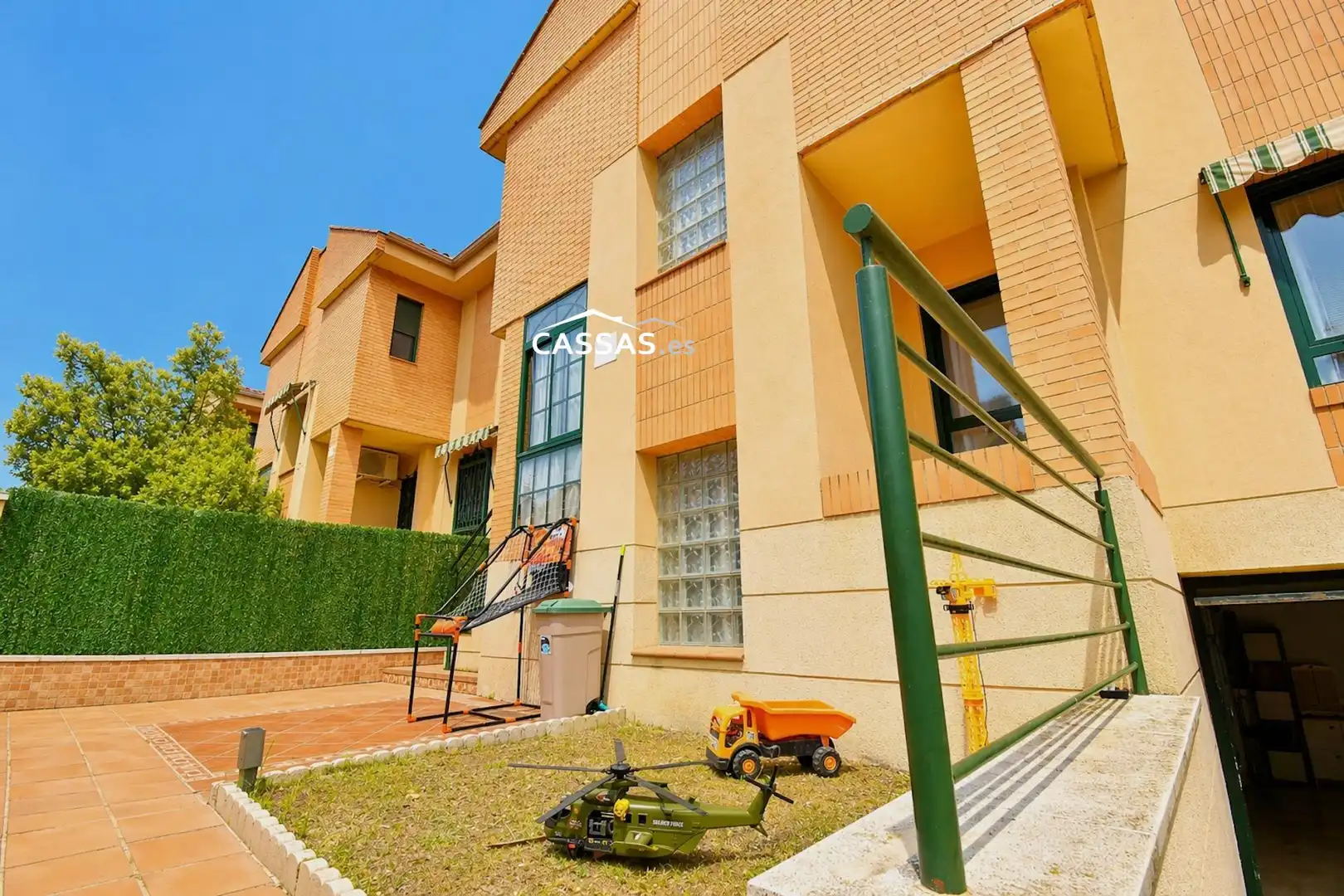 Exterior view of Detached homes for sale in Torrejón de Ardoz  with Air Conditioner, Heating and Private garden