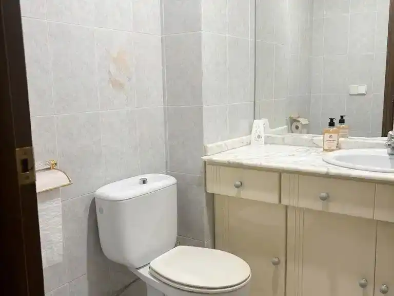 Badezimmer von Wohnung zum Verkauf in  Valencia Capital mit Klimaanlage und Balkon