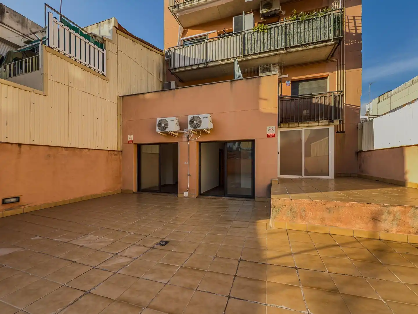 Vista exterior de Planta baixa en venda en Terrassa amb Aire condicionat, Calefacció i Terrassa
