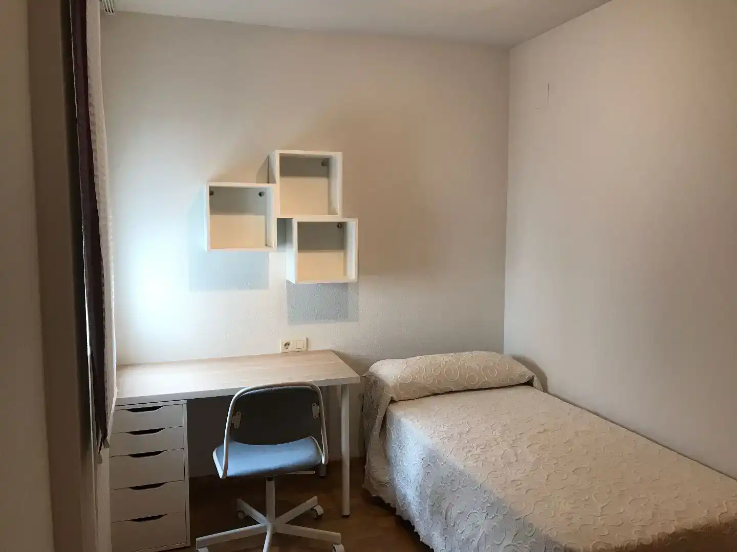 Dormitori de Pis en venda en El Tiemblo  amb Aire condicionat, Parquet i Moblat