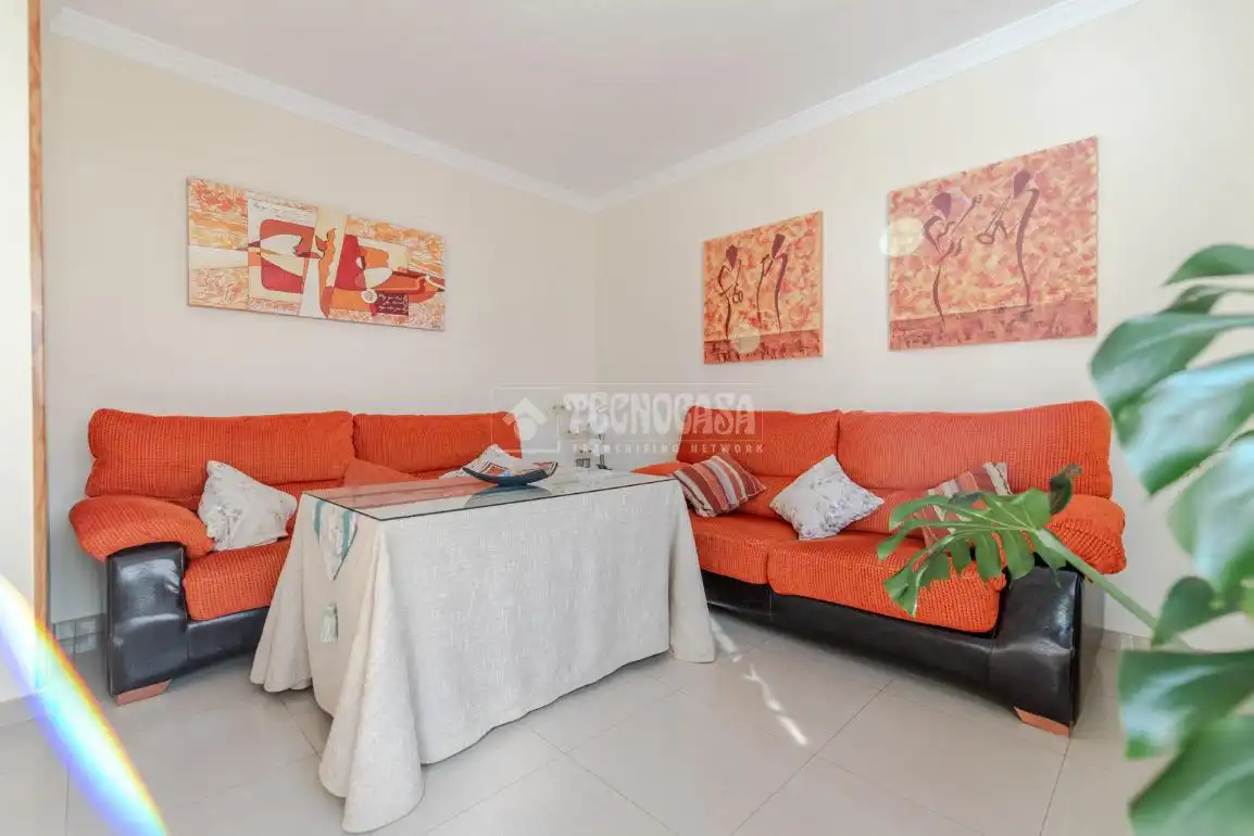 Sala d'estar de Casa adosada en venda en Motril