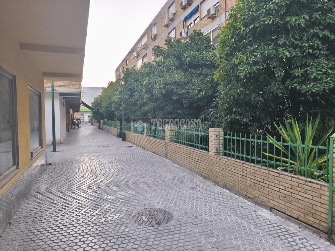 Vista exterior de Pis en venda en  Sevilla Capital amb Aire condicionat i Moblat