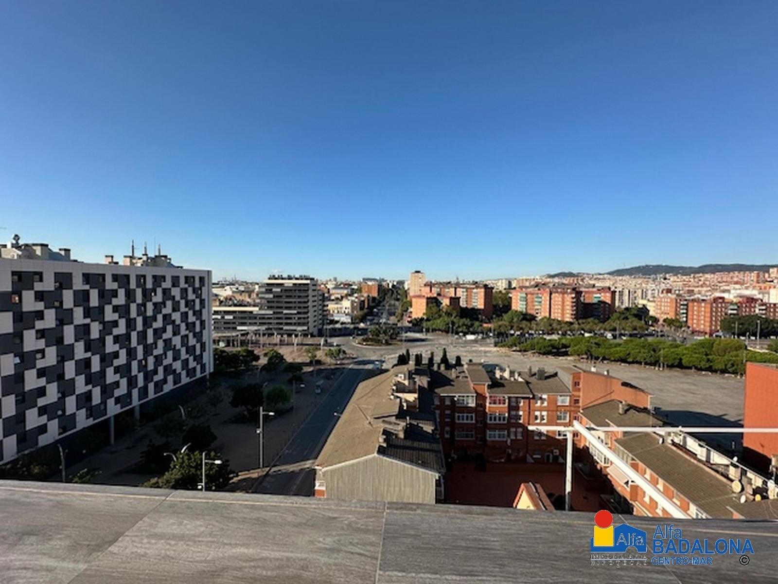 Vista exterior de Àtic en venda en Badalona amb Terrassa