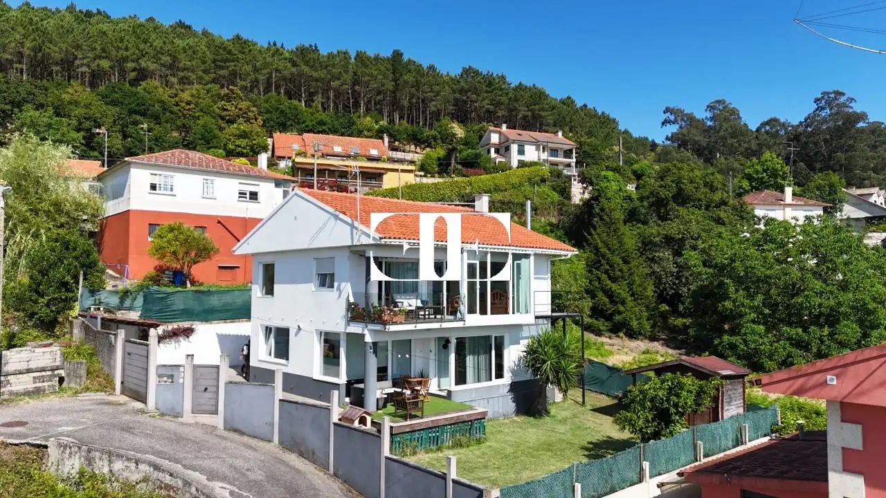 Casa con jardín en venta en Carretera Camposancos