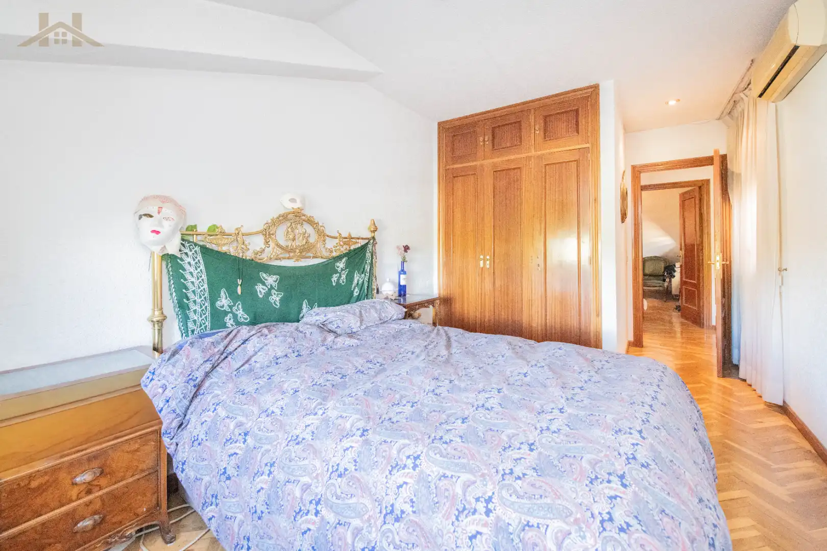 Habitación de Casa adosada en venta en Pozuelo de Alarcón con Aire acondicionado, Calefacción y Jardín privado
