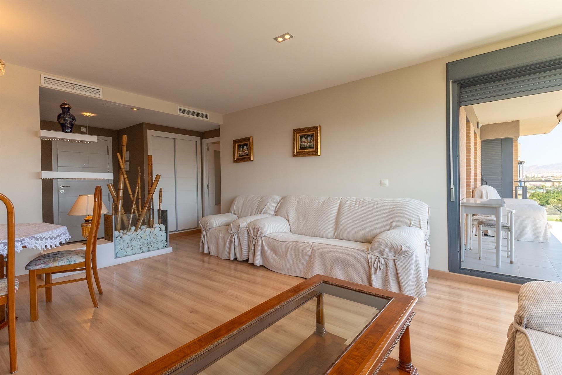Sala d'estar de Pis en venda en Alicante / Alacant amb Calefacció, Terrassa i Piscina comunitària