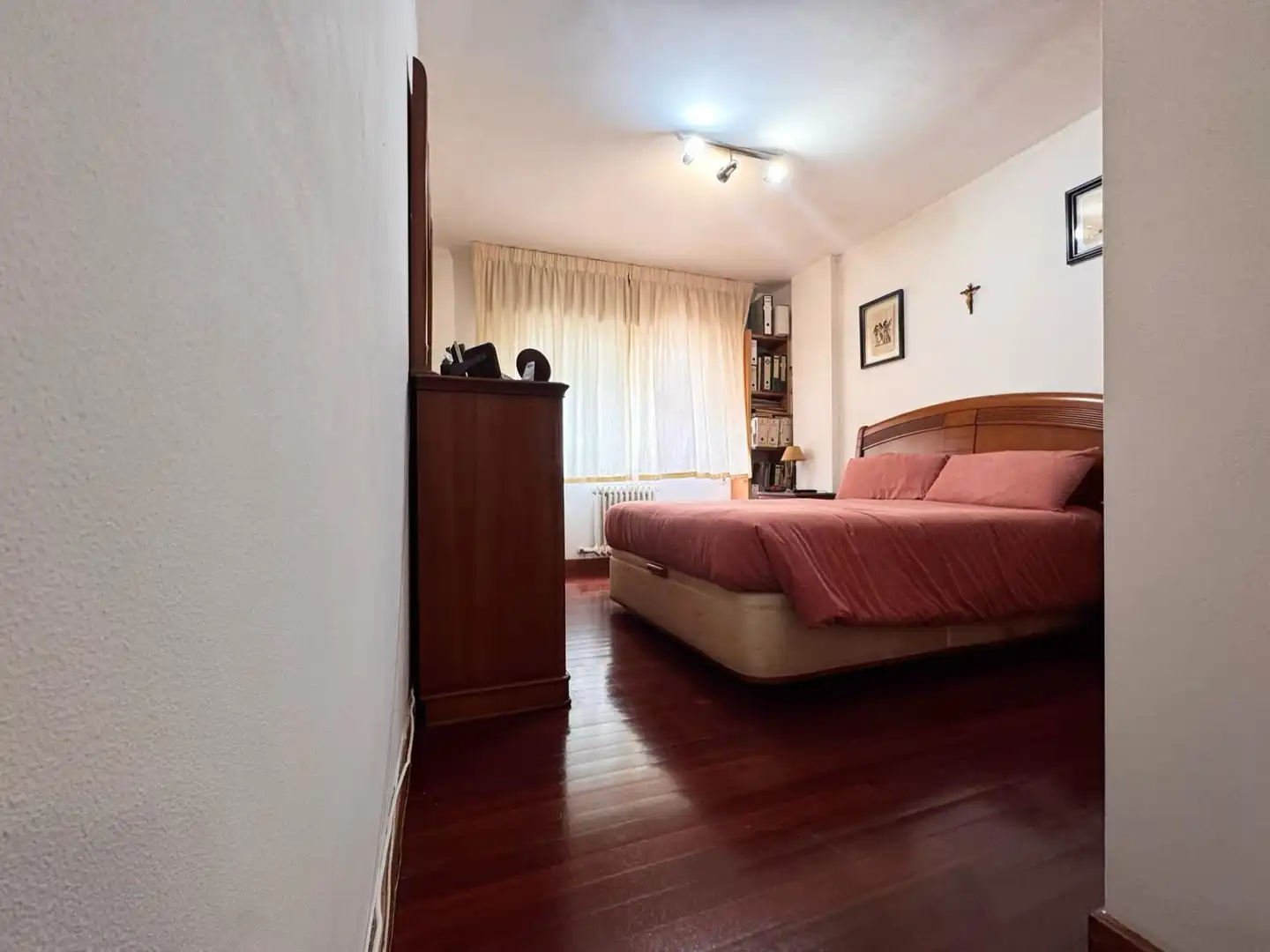 Habitación de Piso en venta en Pontevedra Capital  con Calefacción y Trastero