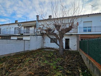 Exterior view of Single-family semi-detached for sale in Vilobí d'Onyar  with Private garden and Balcony