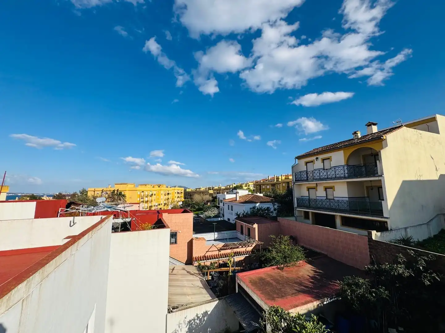 Exterior view of Houses for sale in Algeciras  with Storage room