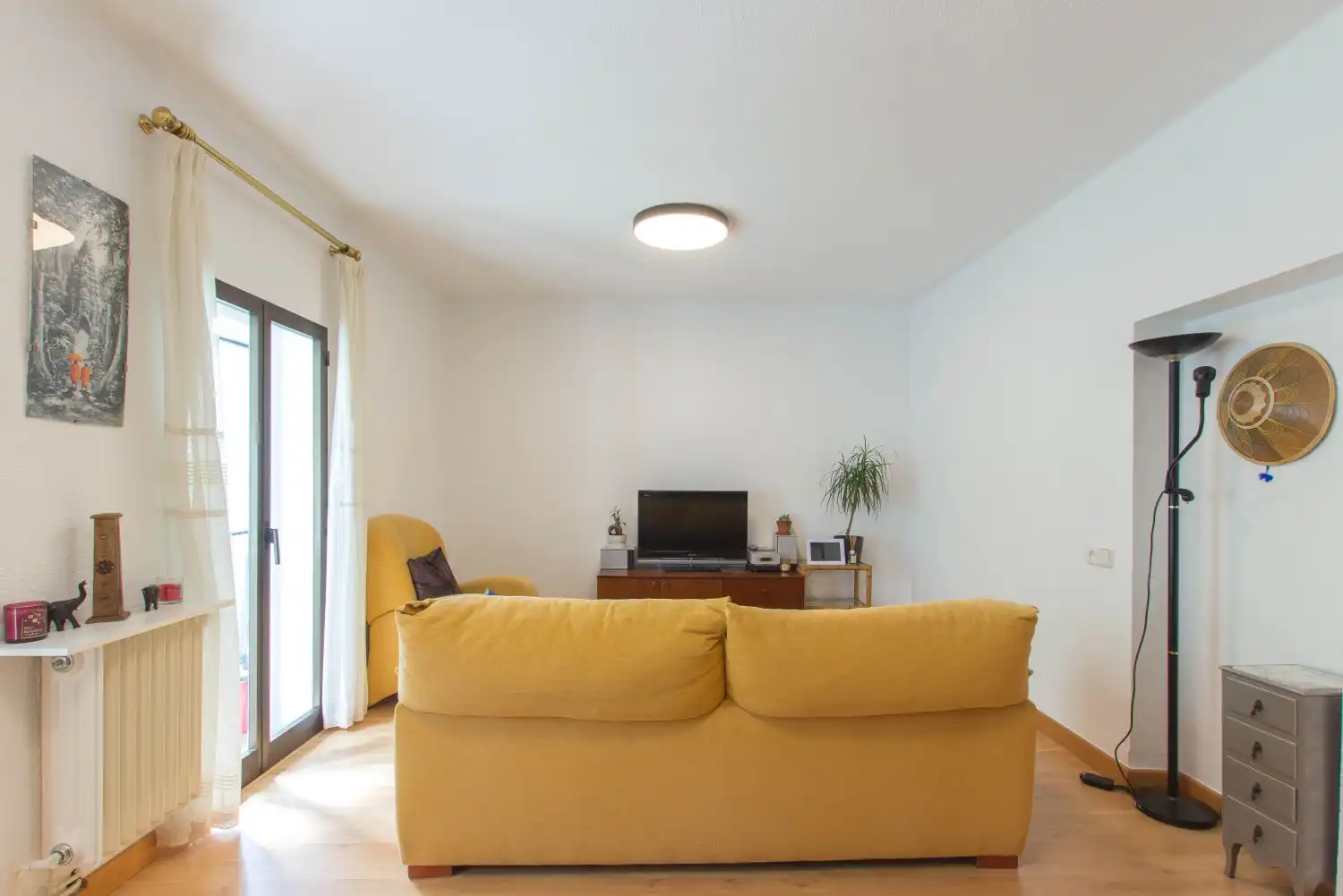 Sala d'estar de Pis en venda en  Pamplona / Iruña amb Calefacció, Moblat i Balcó