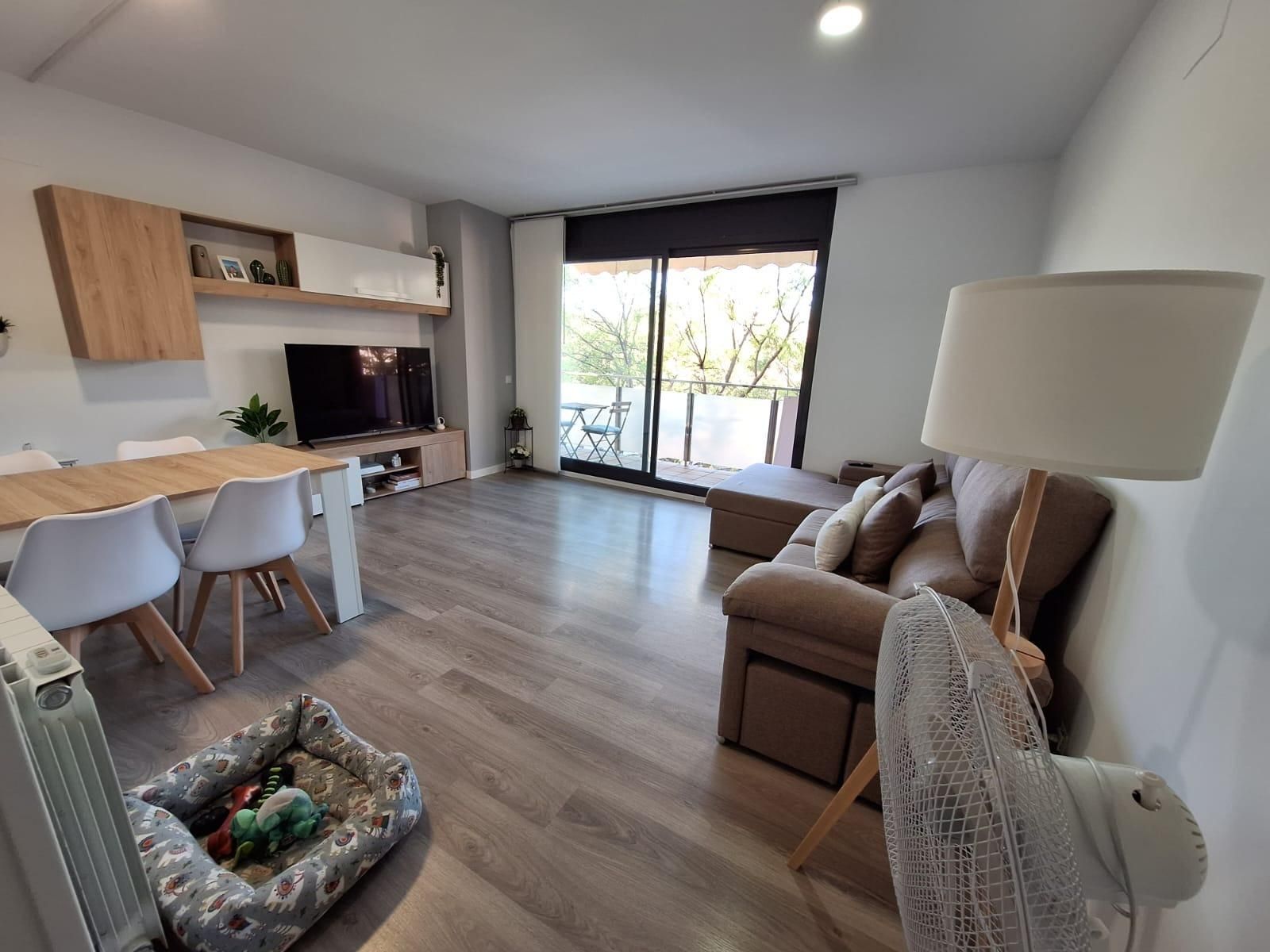 Sala de estar de Piso en venta en Castellar del Vallès con Calefacción, Parquet y Terraza