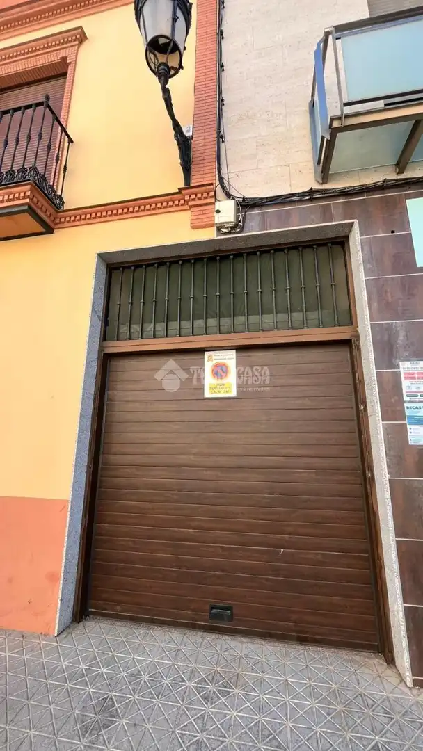 Aparcament de Garatge en venda en Mairena del Alcor amb Alarma