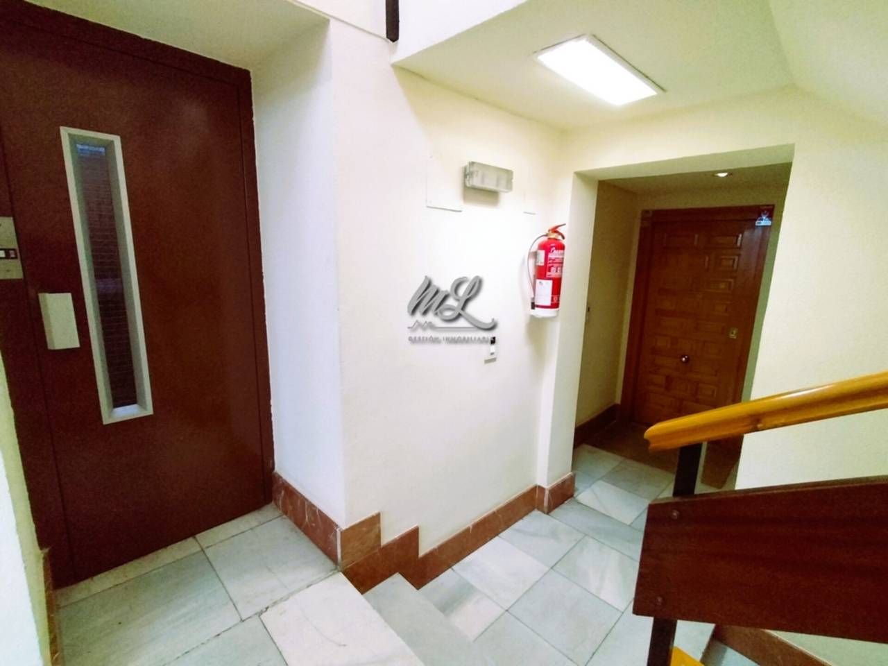 Premises for sale in  Toledo Capital  with Air Conditioner and Alarm