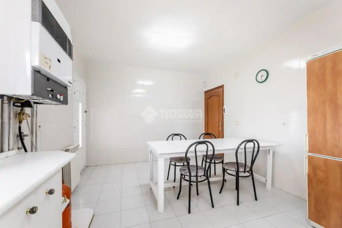 Cuina de Casa o xalet en venda en Hoyo de Manzanares amb Calefacció i Jardí privat