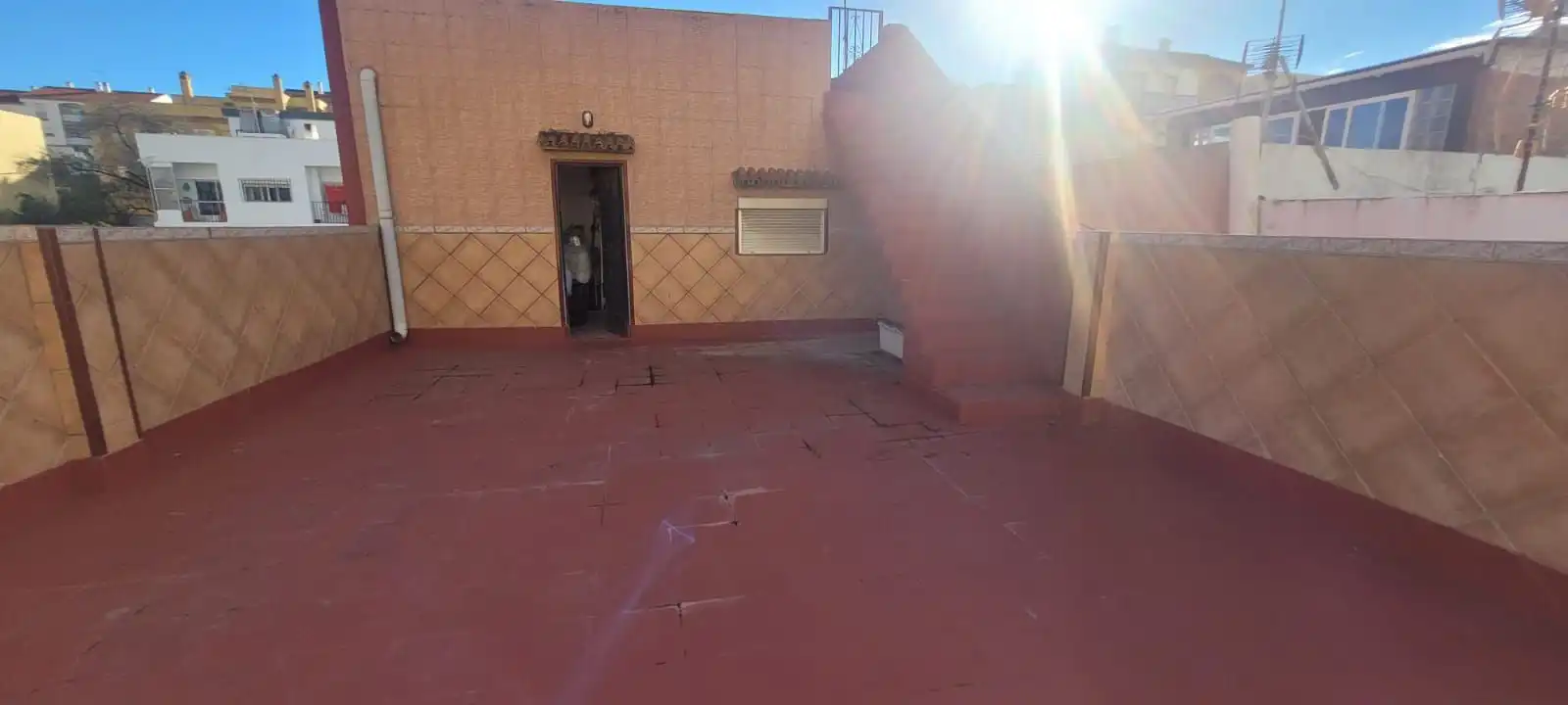 Vista exterior de Casa o xalet en venda en Algeciras amb Jardí privat, Terrassa i Traster