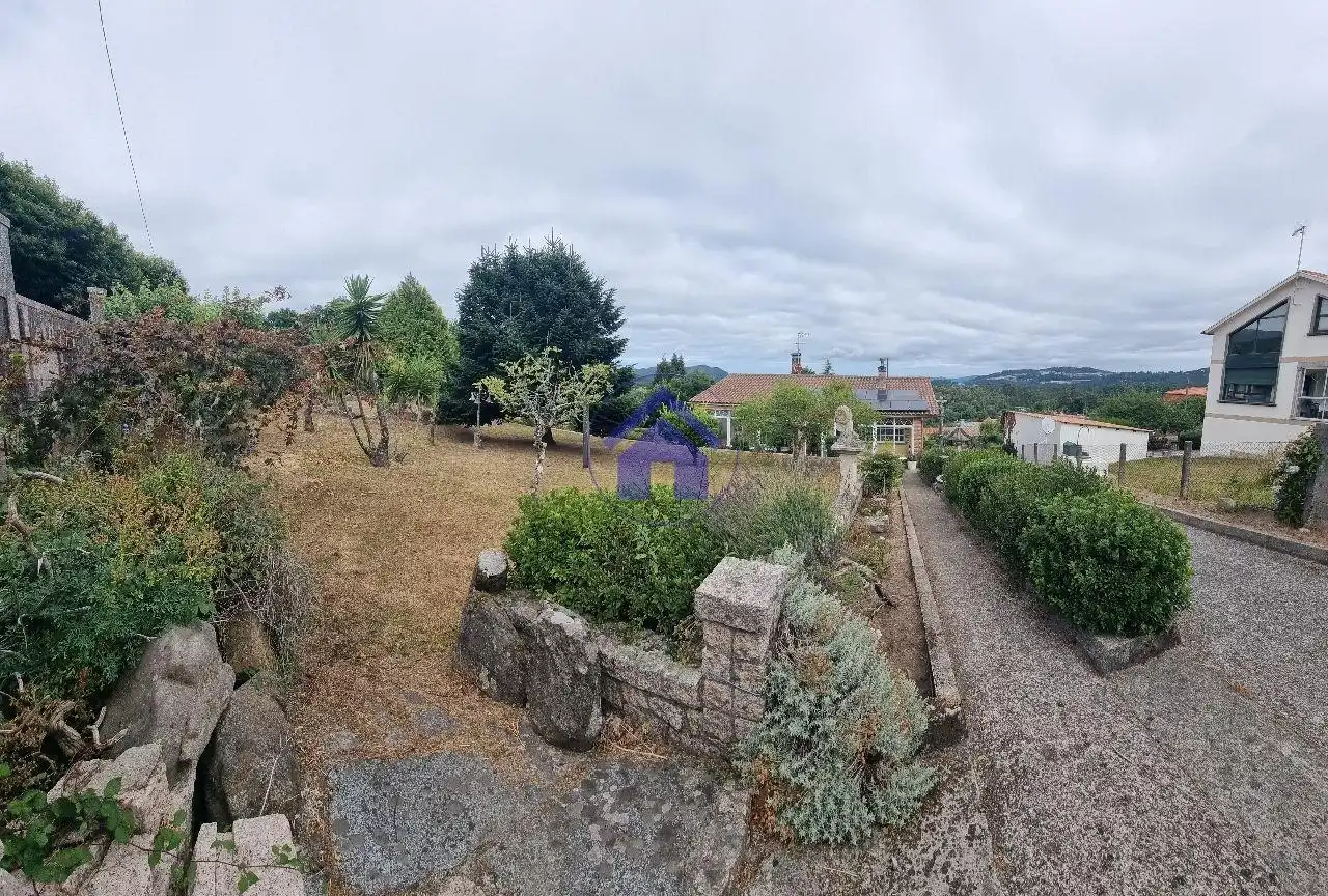 Casa o xalet en venda en Gondomar amb Calefacció, Jardí privat i Moblat