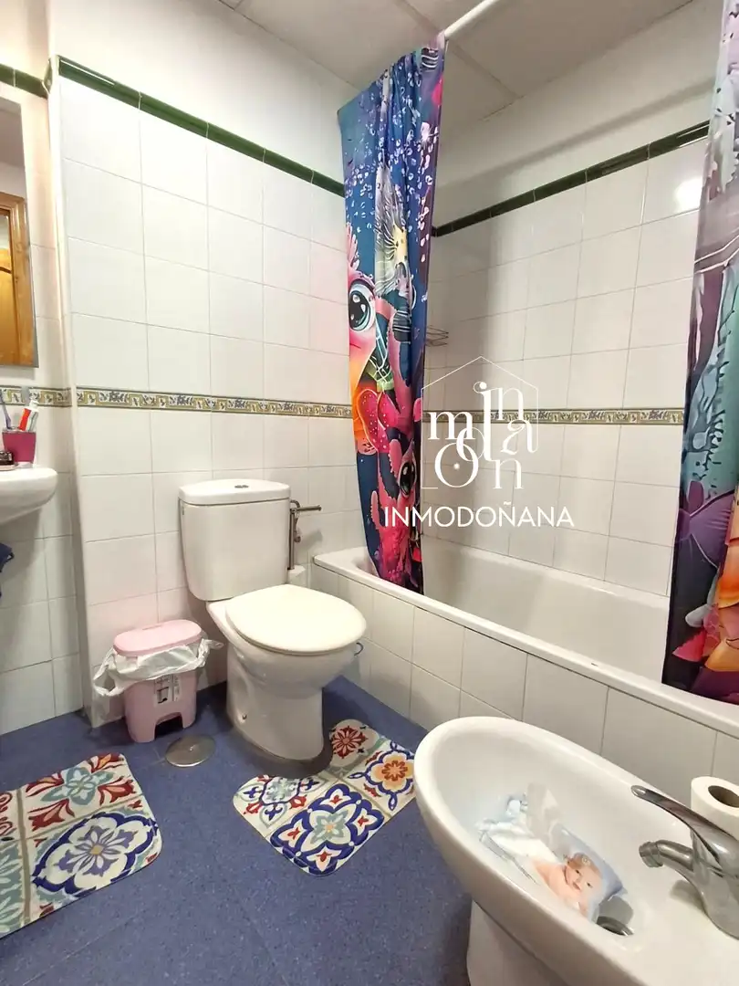 Baño de Casa adosada en venta en Almonte con Aire acondicionado, Trastero y Piscina comunitaria