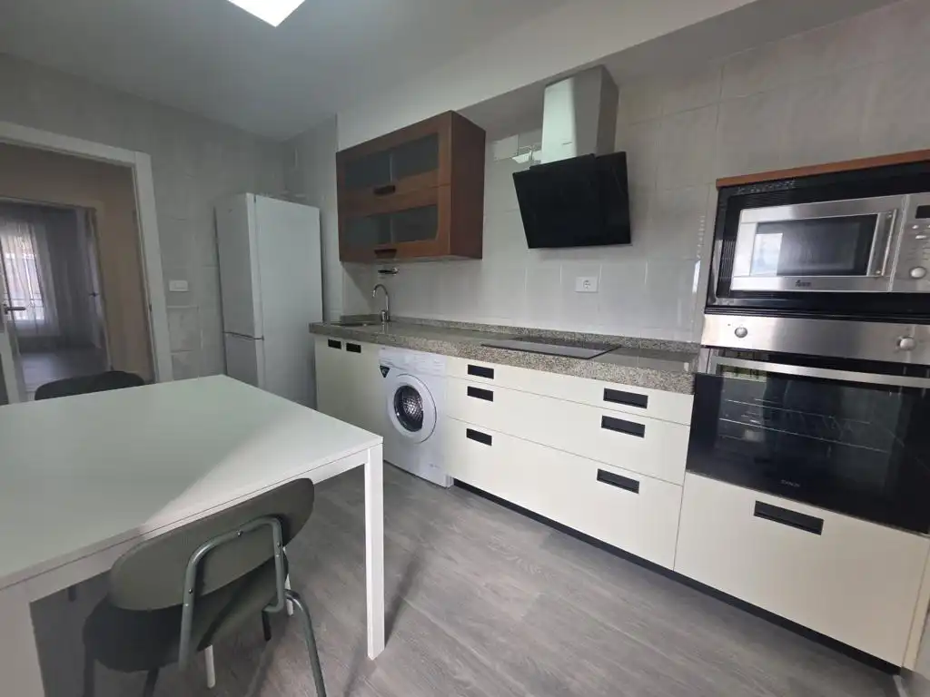 Kitchen of Flat for sale in Ribeira  with Parquet flooring, Oven and Washing machine