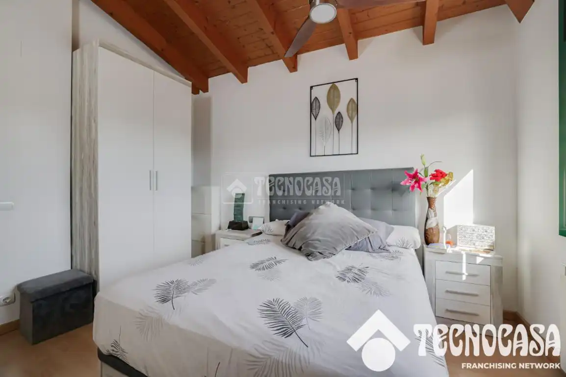 Habitación de Casa adosada en venta en Sant Vicenç Dels Horts con Aire acondicionado y Calefacción