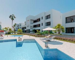 Piscina de Apartament en venda en Estepona amb Aire condicionat, Calefacció i Jardí privat