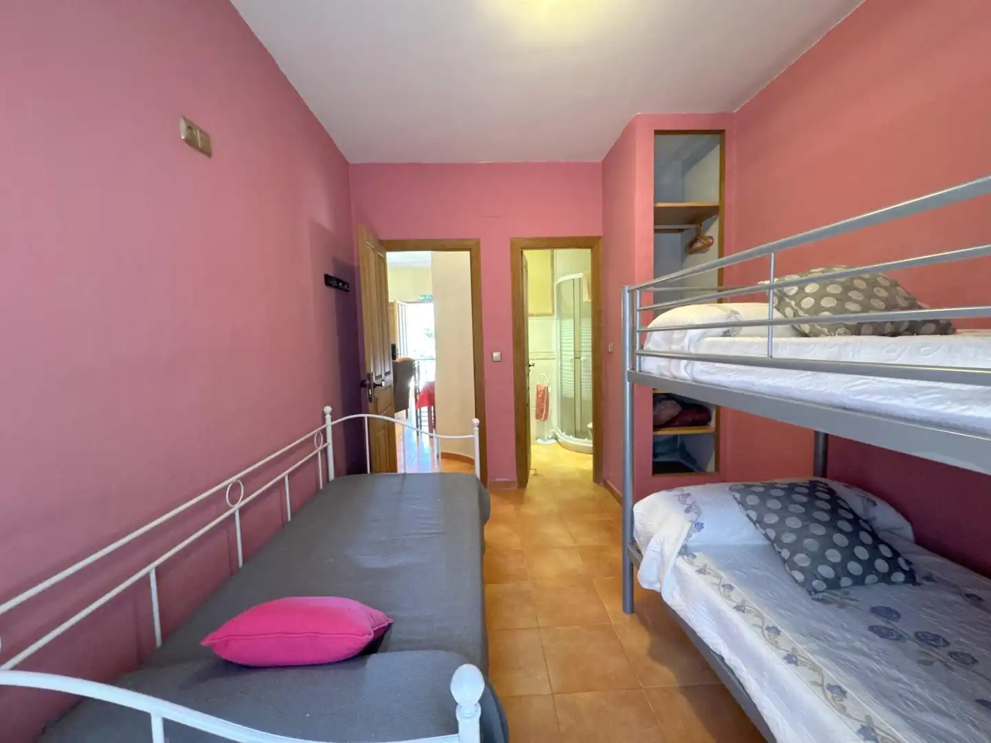 Dormitori de Casa o xalet en venda en Candeleda amb Aire condicionat, Calefacció i Jardí privat