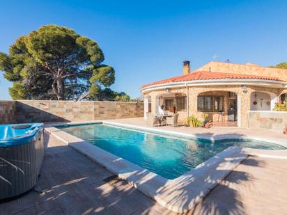 Piscina de Casa o xalet en venda en Crevillent amb Aire condicionat, Calefacció i Jardí privat