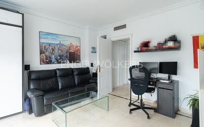 Living room of Study for sale in  Madrid Capital  with Air Conditioner, Heating and Private garden