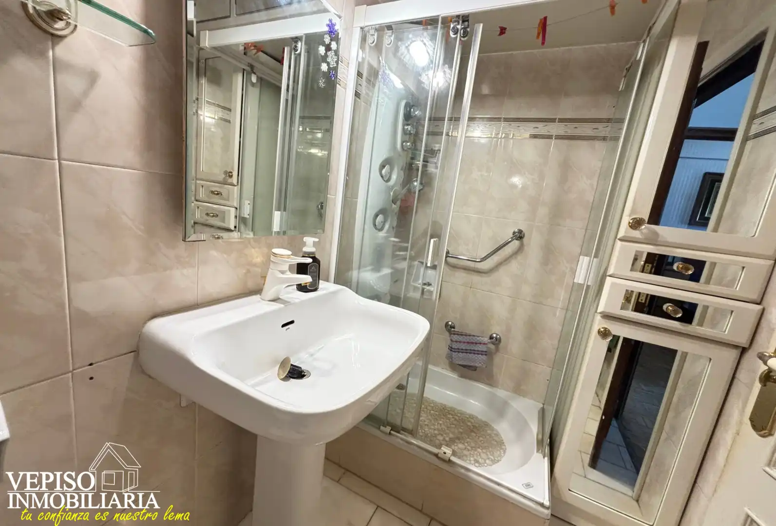 Badezimmer von Wohnung zum Verkauf in Madrid mit Klimaanlage, Heizung und Parkett