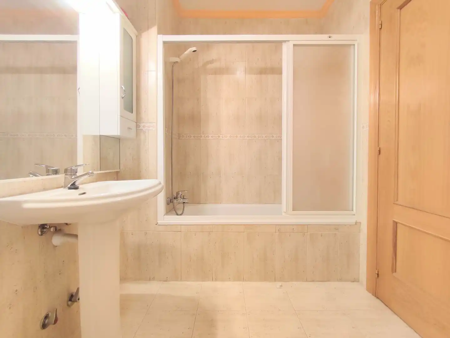 Baño de Casa adosada en venta en Aoiz / Agoitz con Aire acondicionado, Calefacción y Terraza
