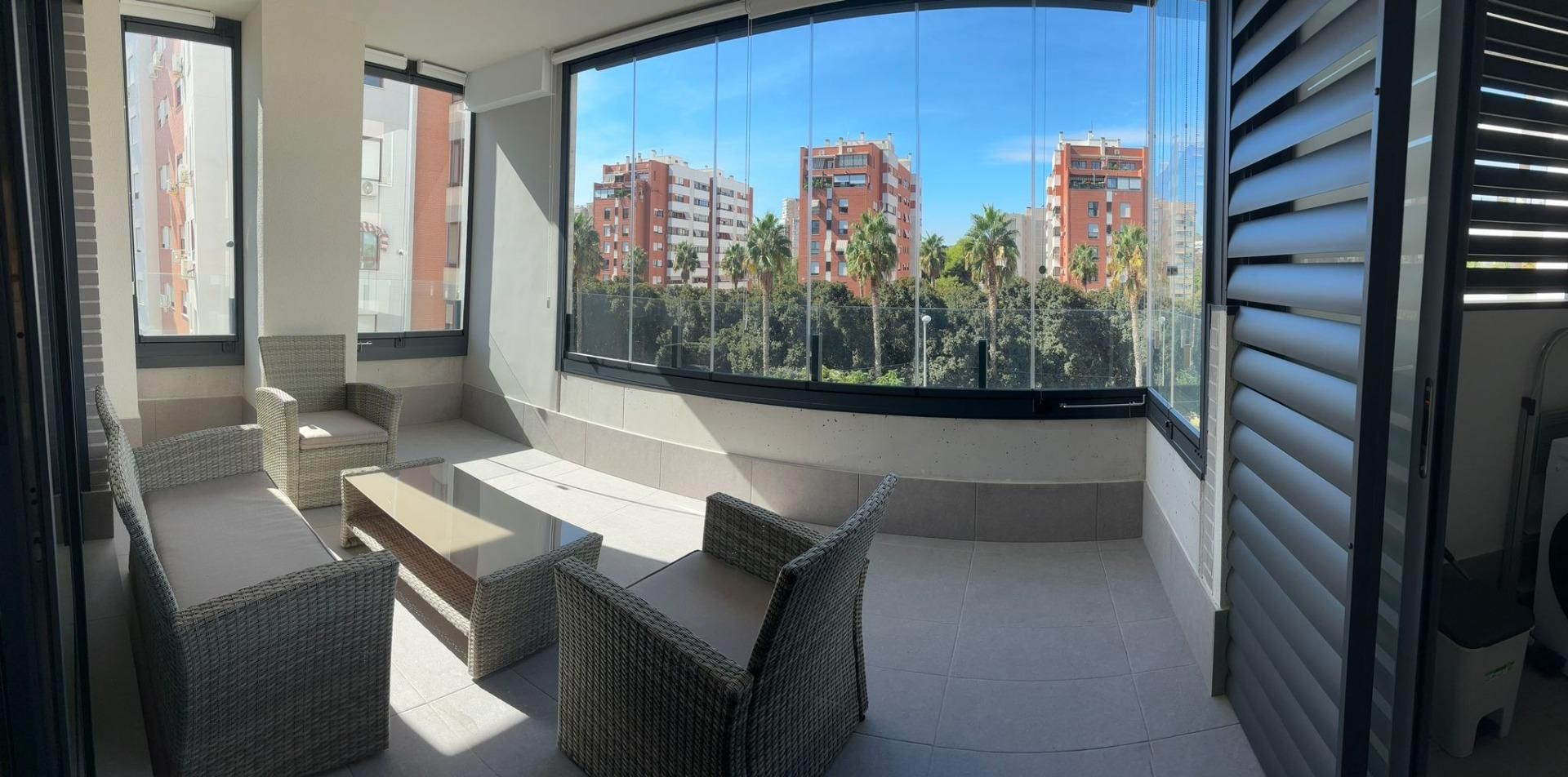 Terrassa de Apartament en venda en Alicante / Alacant amb Aire condicionat, Calefacció i Jardí privat