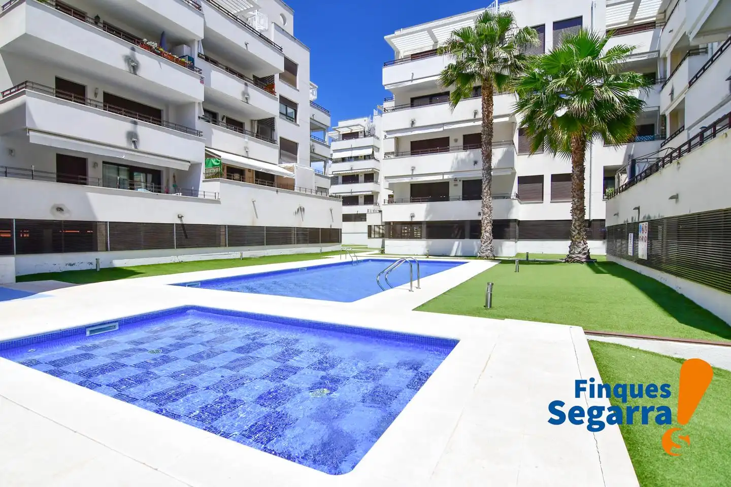 Piscina de Pis en venda en El Vendrell amb Calefacció, Terrassa i Piscina comunitària