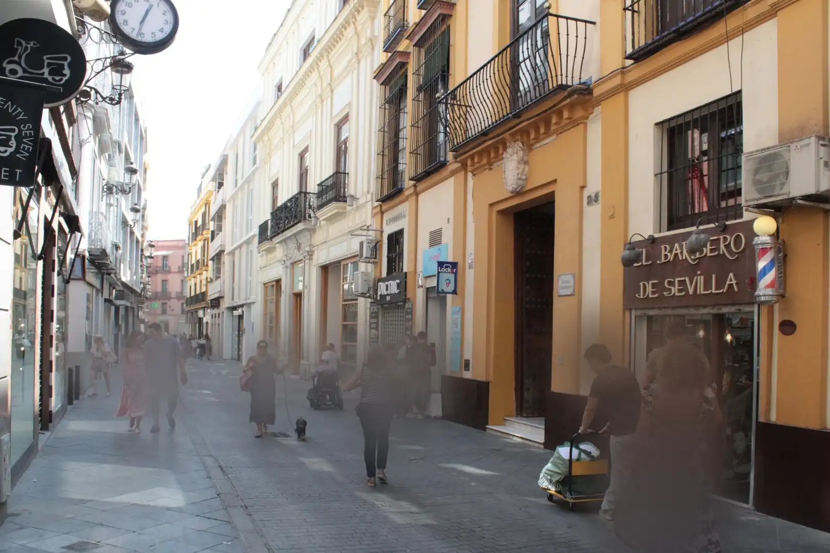 Vista exterior de Local de alquiler en Sevilla con Aire acondicionado