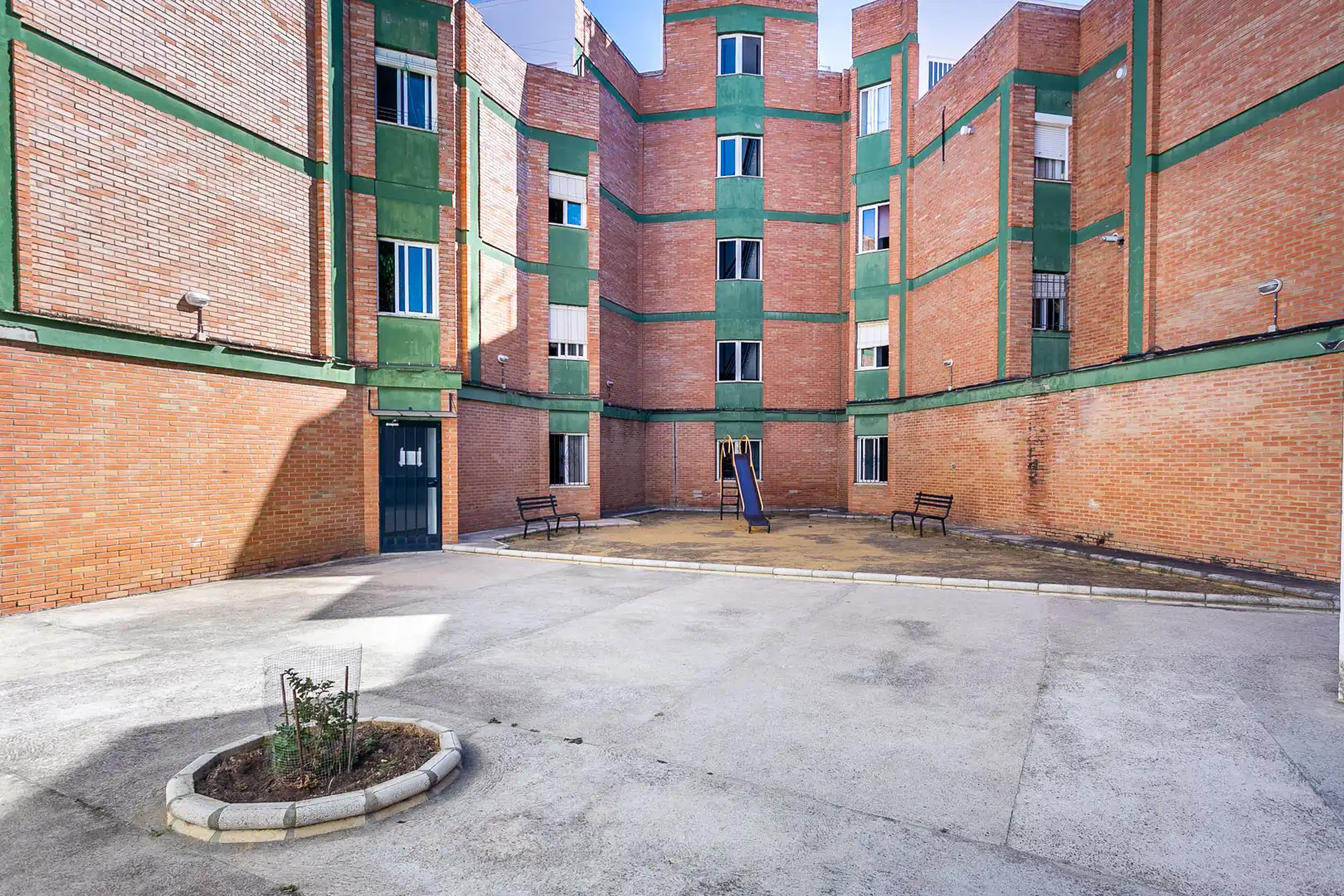 Vista exterior de Piso en venta en Mairena del Aljarafe con Calefacción, Parquet y Balcón