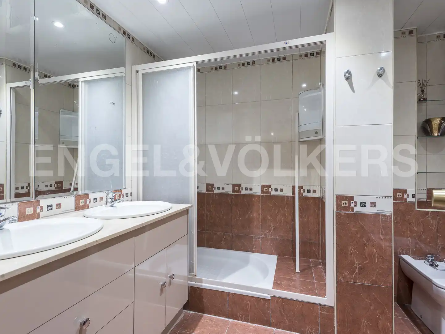 Bathroom of Flat for rent in Barcelona  with Air Conditioner, Heating and Parquet flooring