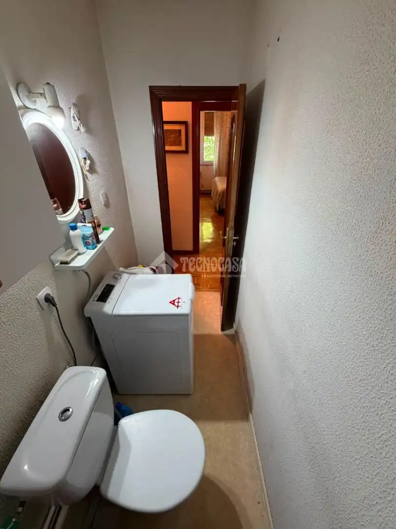Bathroom of Flat for sale in Madrid