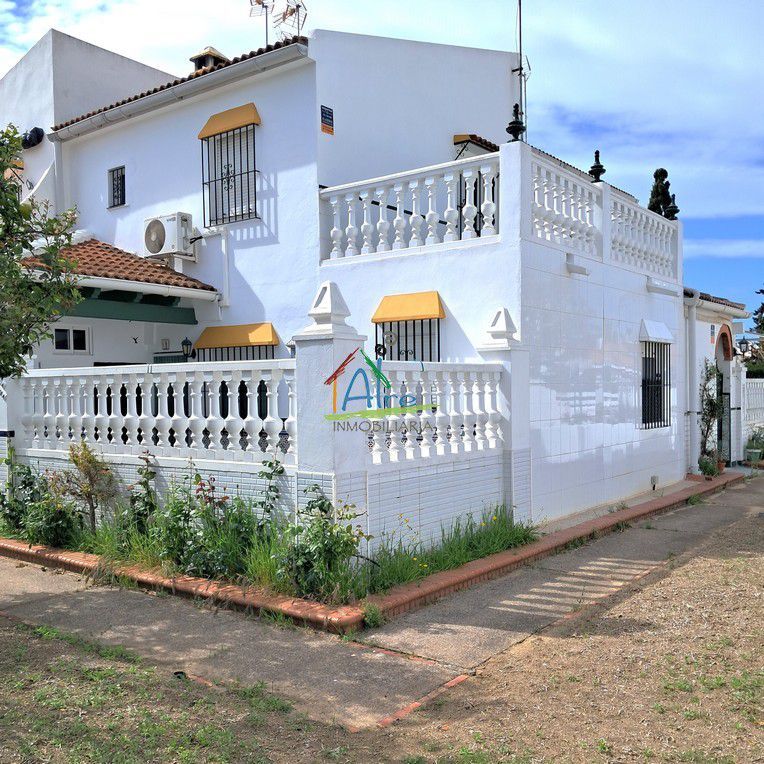 Außenansicht von Einfamilien-Reihenhaus miete in Almonte mit Klimaanlage, Terrasse und Möbliert