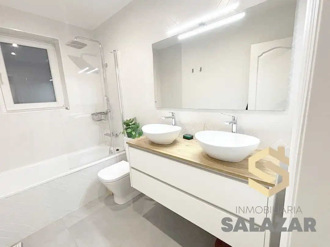 Badezimmer von Wohnung zum Verkauf in Bilbao  mit Heizung, Terrasse und Balkon