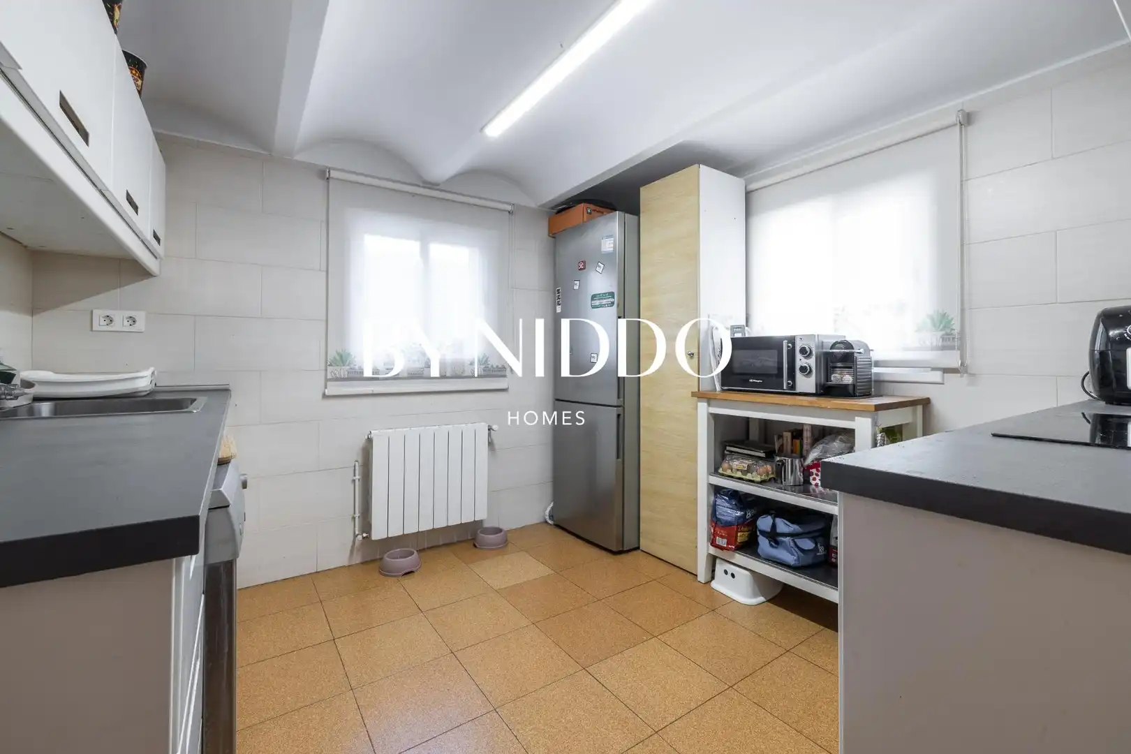 Cuina de Casa o xalet en venda en Sant Cugat del Vallès amb Aire condicionat, Calefacció i Jardí privat