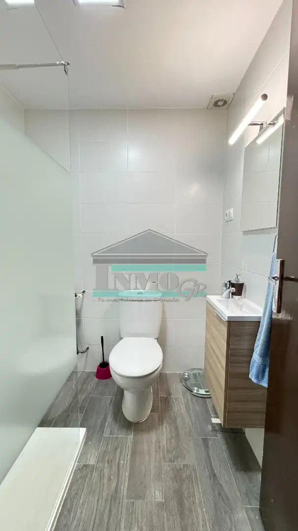 Bathroom of Flat for share in Granada  with Heating, Furnished and Oven