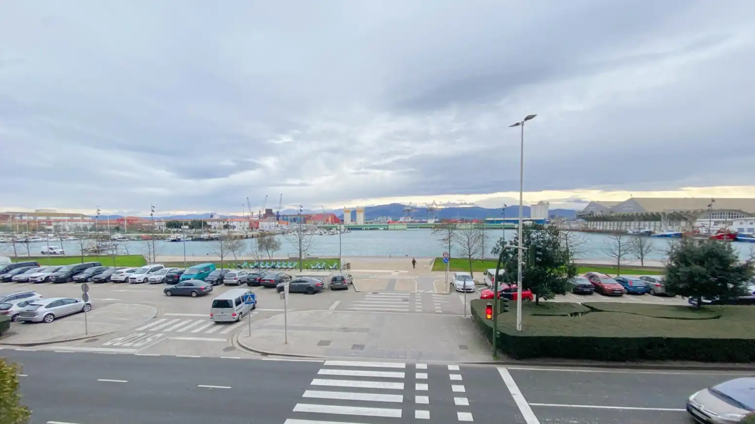 Parking de Piso de alquiler en Santander con Calefacción, Parquet y Amueblado