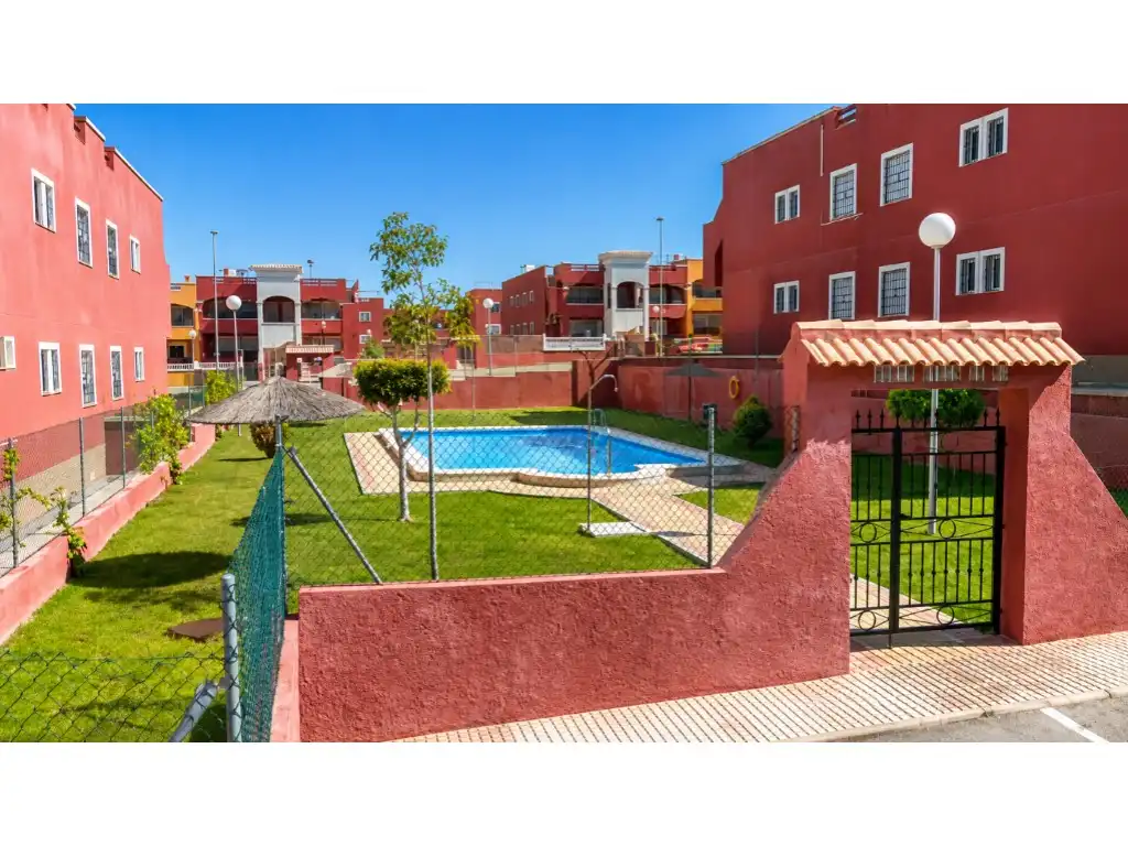 Casa con jardín en venta en Orihuela Costa