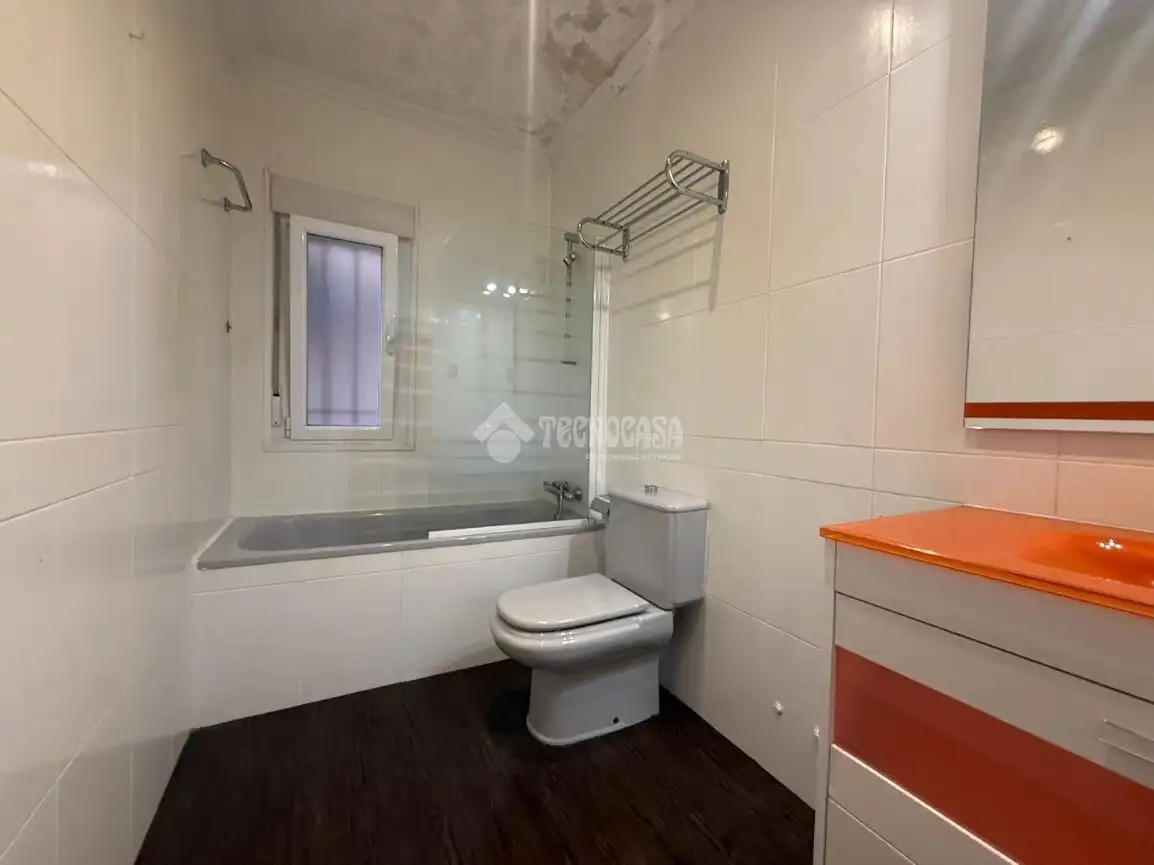 Bathroom of Flat for sale in Alcalá de Henares  with Heating