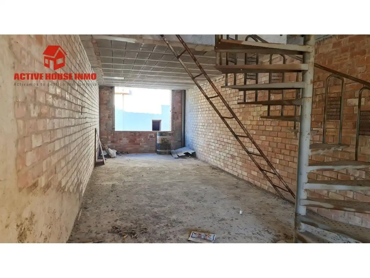 Casa adosada en venda en Santa Bàrbara amb Terrassa i Balcó