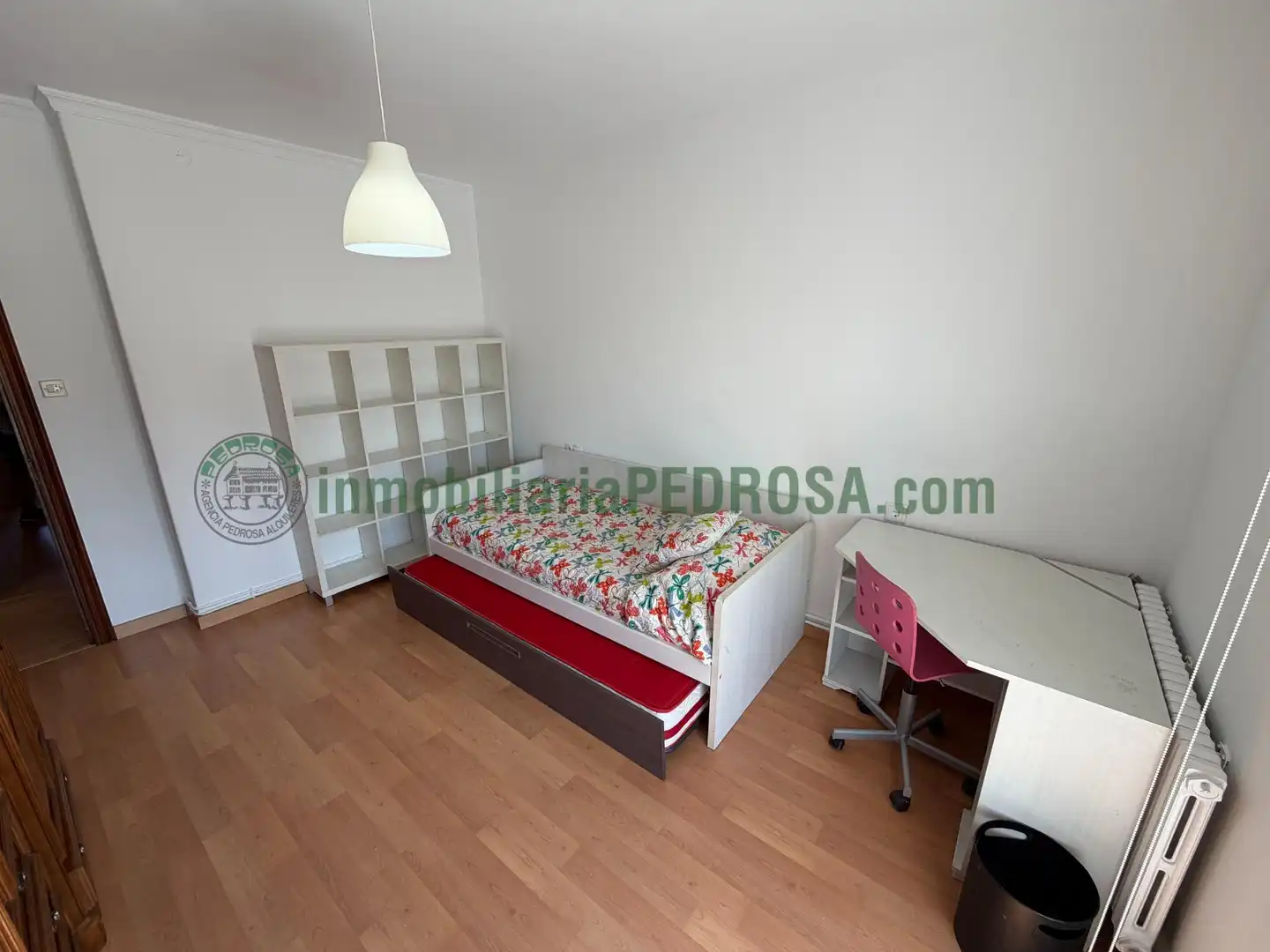 Habitación de Piso de alquiler en Pontevedra Capital  con Calefacción, Amueblado y Balcón