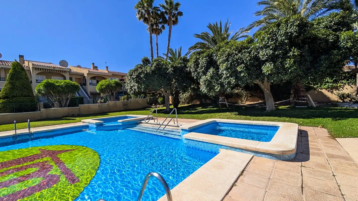 Piscina de Casa adosada en venta en Santa Pola con Jardín privado, Terraza y Piscina
