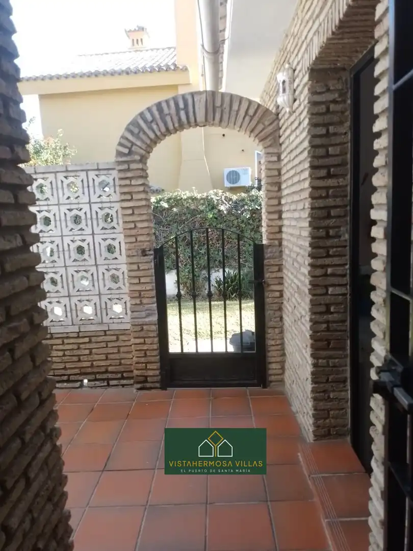 Jardí de Casa adosada en venda en El Puerto de Santa María amb Jardí privat i Terrassa