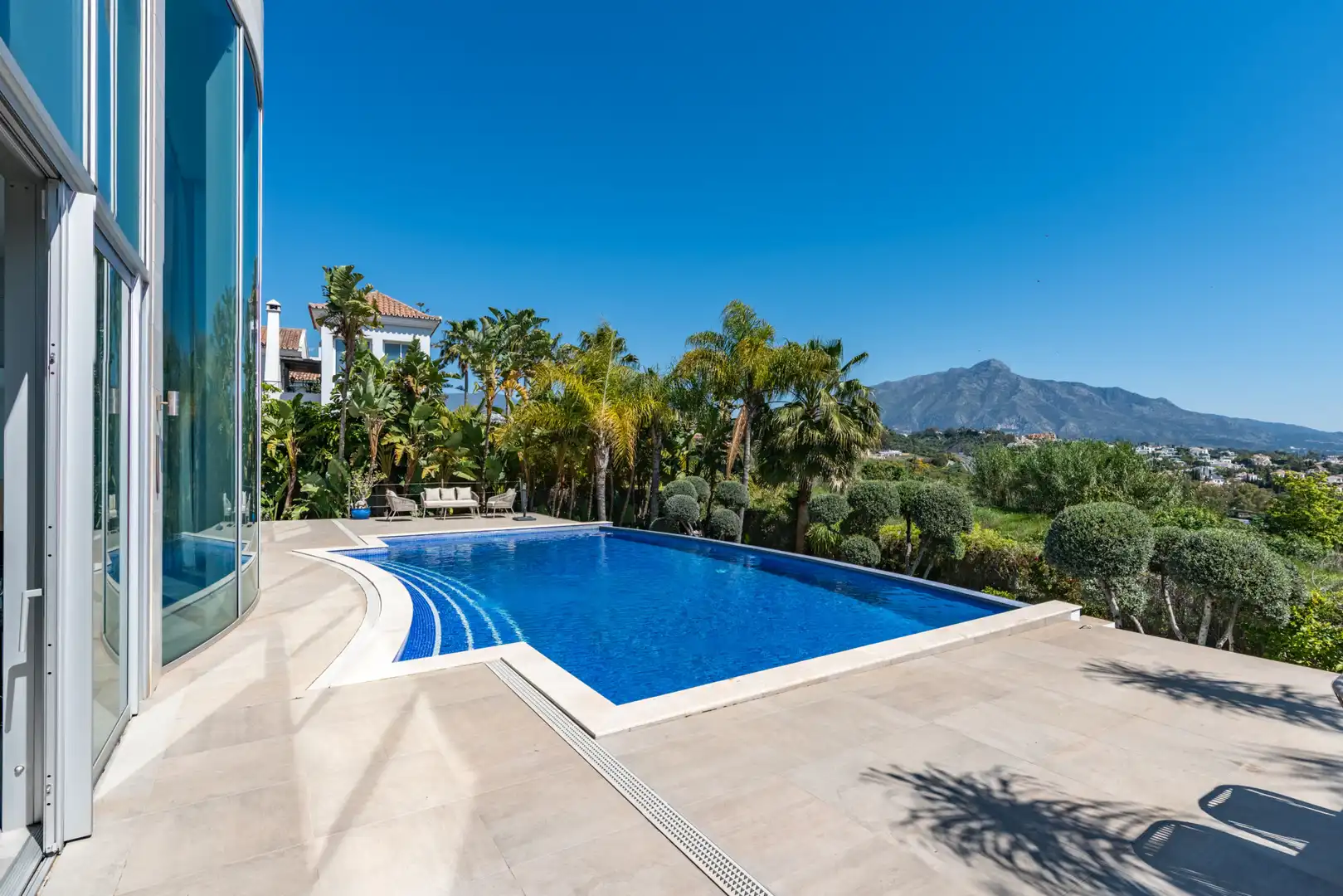 House with pool for sale in La Quinta